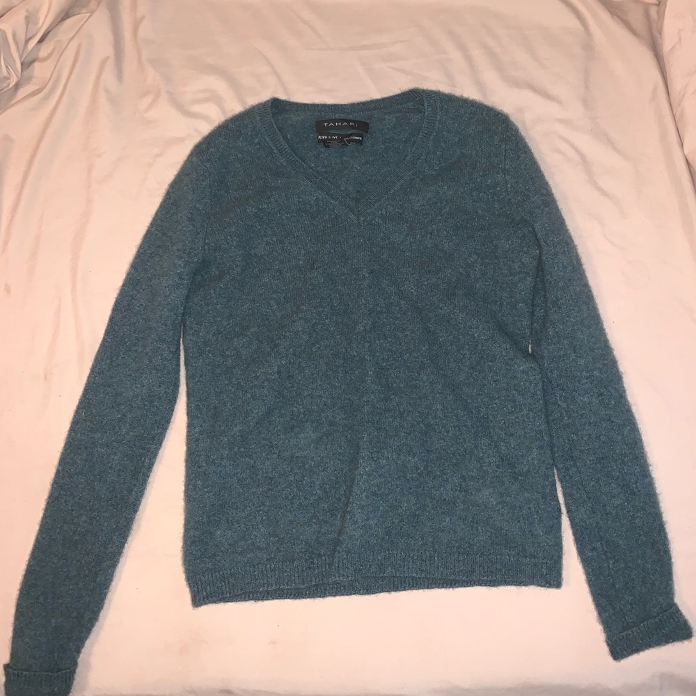 100% CASHMERE V-NECK LONG SLEEVE!!